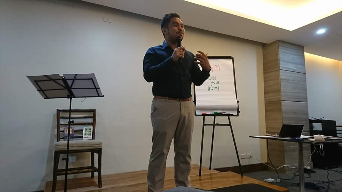 Dave Visaya leading a workshop at the flip chart